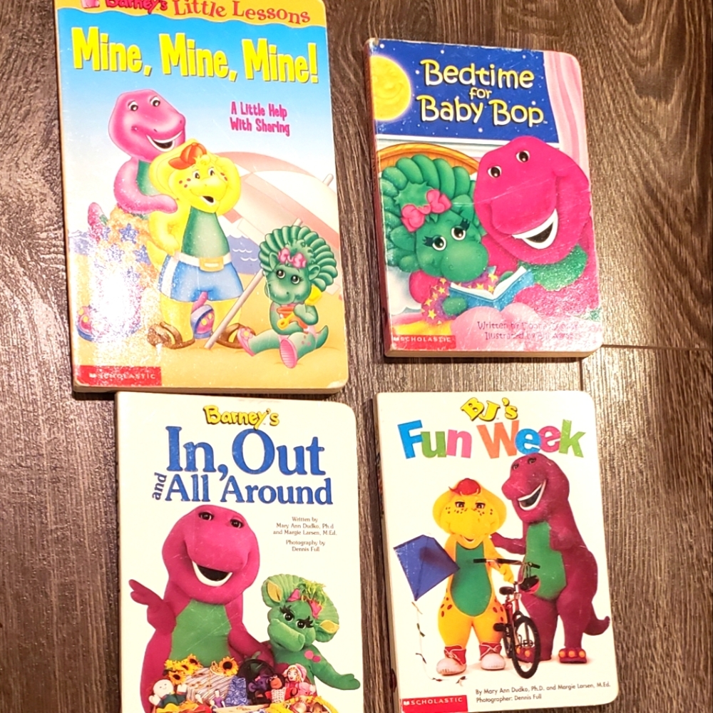 Lot of 5 VTG Barney Books from Scholastics